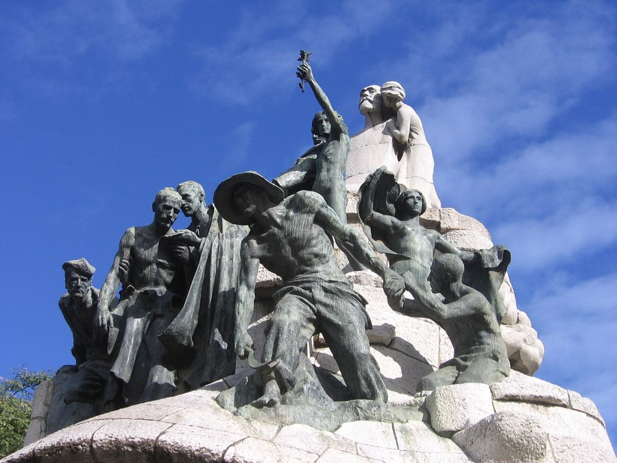 1280px-Monument_Doctor_Robert2