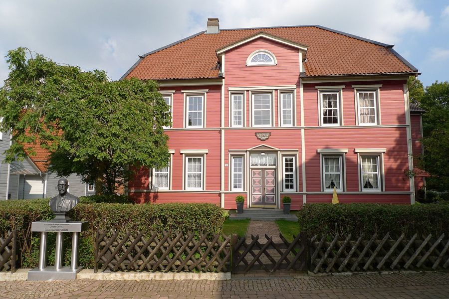 1280px-RobertKochJugendhaus