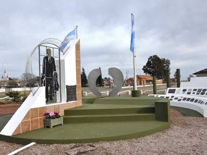 favaloro-monumento (1)