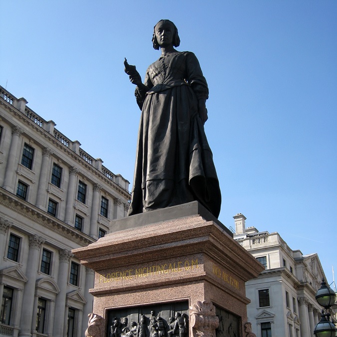 Florence_Nightingale_statue-r